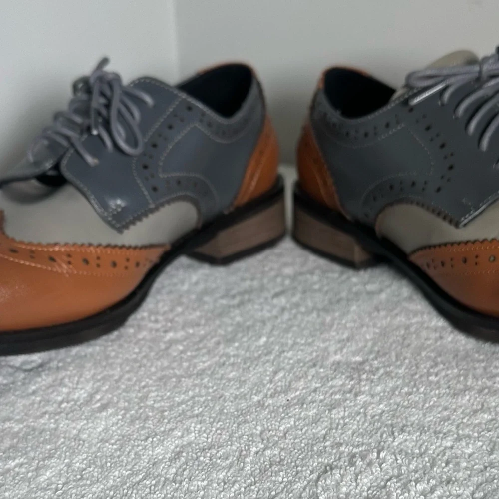 Women's Classic Leather Oxford Shoes Gray Brown Tan Size 9 - Picture 5 of 6